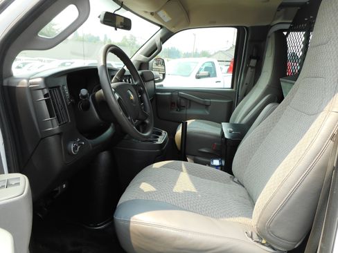 Used 2016 Chevrolet Express 2500 w/ Cold Climate Package RWD image 18