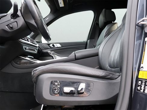 Used 2022 BMW X7 M50i w/ Dynamic Handling Package image 41