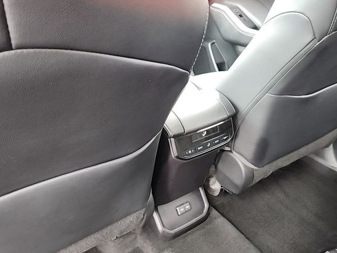 Used 2023 Toyota Highlander XLE FWD image 25