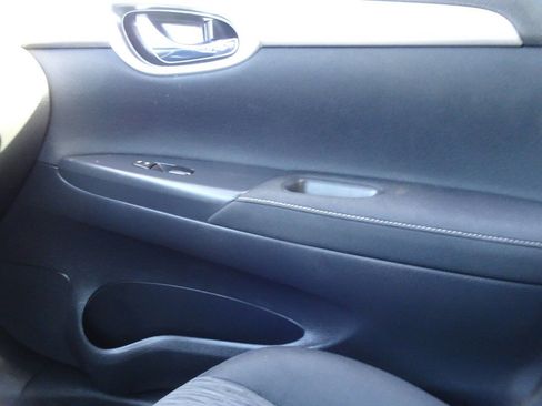 Used 2015 Nissan Sentra SV w/ Style Package image 29