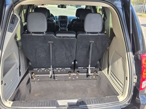 Used 2019 Dodge Grand Caravan SXT image 9