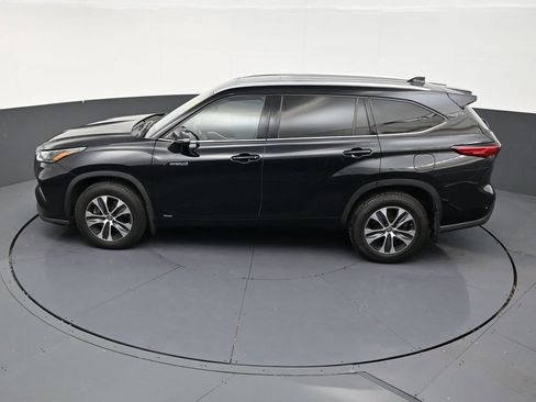 Used 2021 Toyota Highlander XLE AWD/4WD image 13