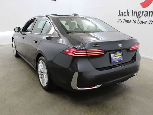 Used 2024 BMW 530i w/ Convenience Package image 2