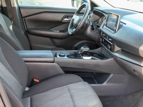 Used 2025 Nissan Rogue SV AWD/4WD image 9