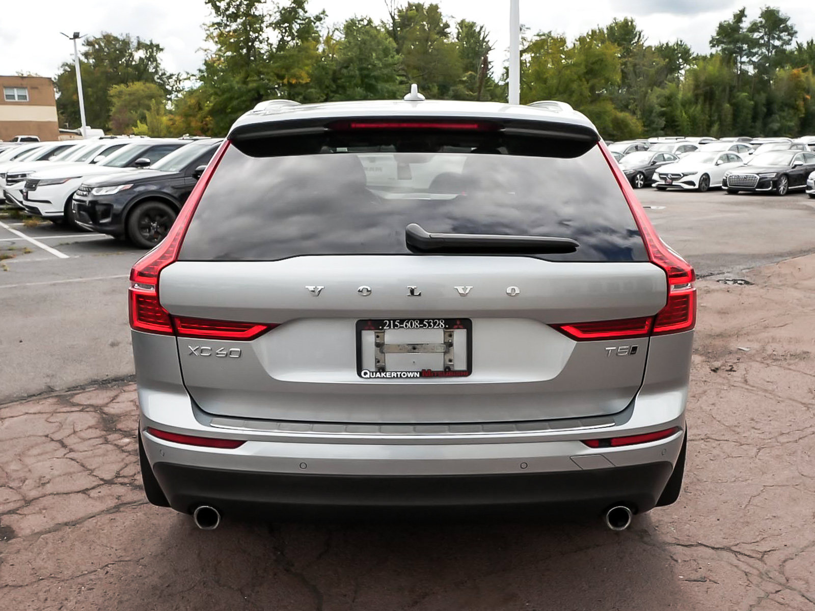 Used 2018 Volvo XC60 T5 Momentum w/ Convenience Package AWD/4WD image 5