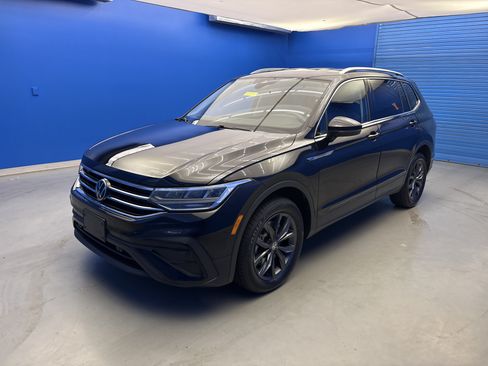 Certified 2023 Volkswagen Tiguan SE FWD image 4