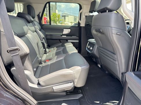 Used 2025 Ford Expedition Active AWD/4WD image 33