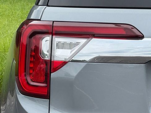 Used 2023 GMC Acadia SLE w/ Driver Convenience Package FWD image 8