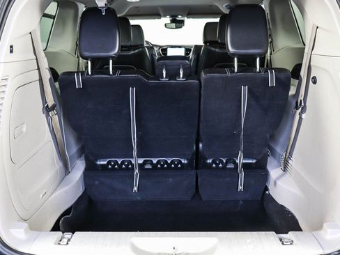 Used 2024 Chrysler Pacifica Select image 26