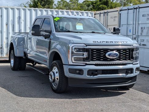 Used 2025 Ford F450 Platinum w/ FX4 Off-Road Package image 2