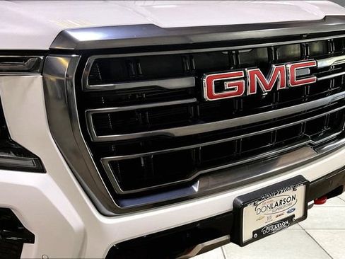 Used 2023 GMC Yukon XL AT4 w/ AT4 Premium Plus Package AWD/4WD image 10