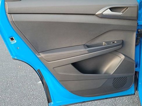 Used 2025 Volkswagen Taos SE image 15