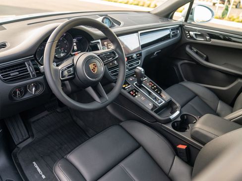 New 2026 Porsche Macan image 4