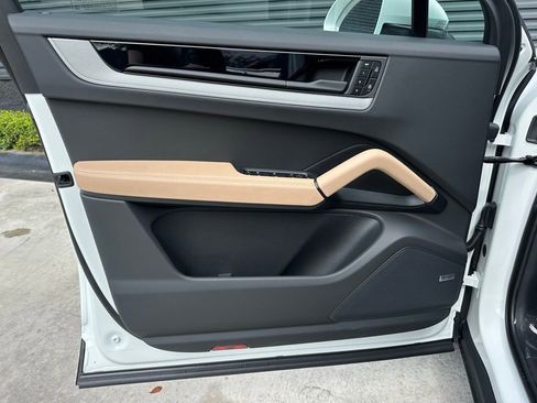 Used 2026 Porsche Cayenne Coupe image 18