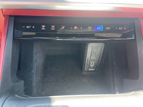 Used 2024 Jeep Wagoneer Launch Edition AWD/4WD image 27