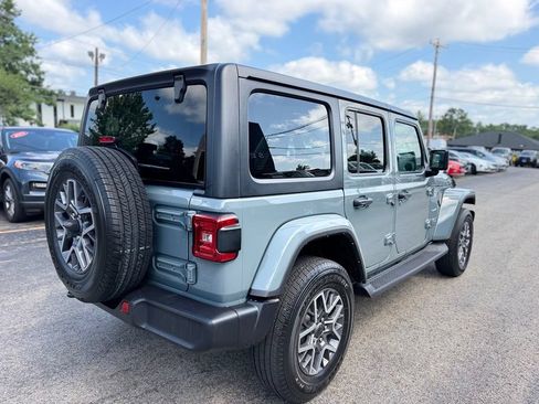 Used 2024 Jeep Wrangler Unlimited Sahara AWD/4WD image 9