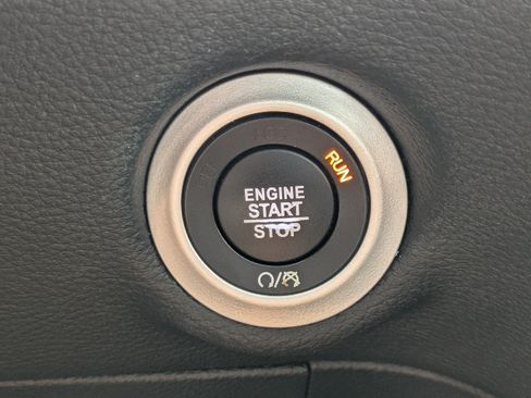Used 2020 Chrysler Pacifica Limited w/ Advanced Safetytec Group FWD image 27