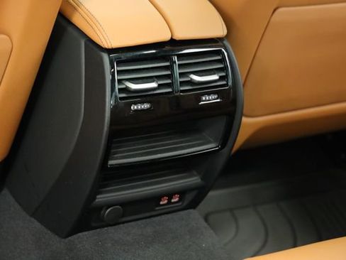 Used 2023 BMW 540i w/ Convenience Package image 38