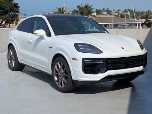 New 2025 Porsche Cayenne Turbo AWD/4WD image 7