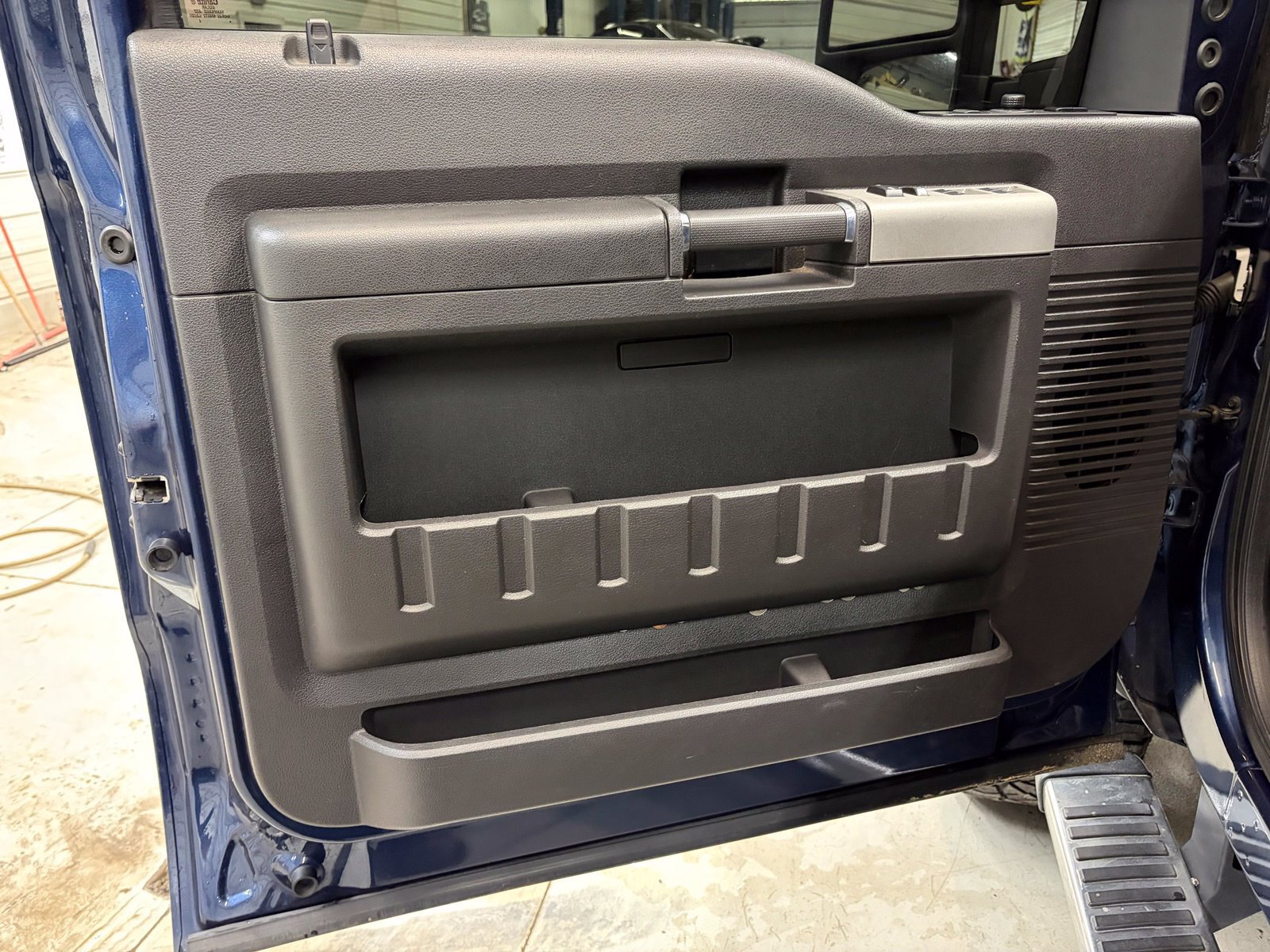Used 2015 Ford F250 Lariat w/ Lariat Ultimate Package AWD/4WD image 9