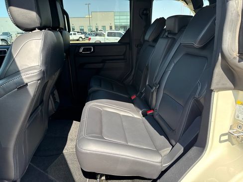 Used 2025 Ford Bronco Outer Banks AWD/4WD image 13