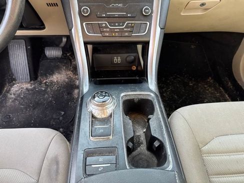 Used 2019 Ford Fusion SE FWD image 16
