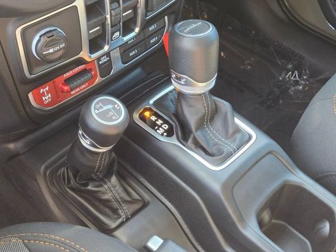 Used 2026 Jeep Gladiator Mojave AWD/4WD image 23