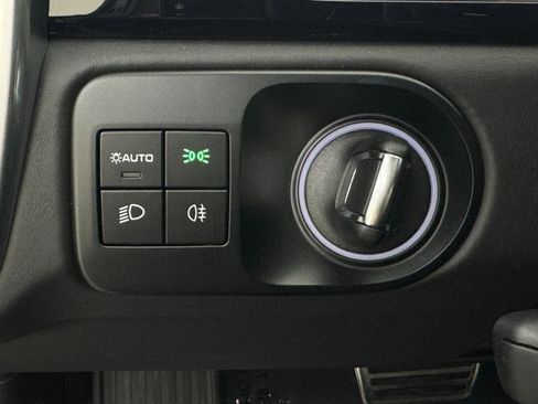 Used 2023 Porsche Cayenne S Platinum image 17