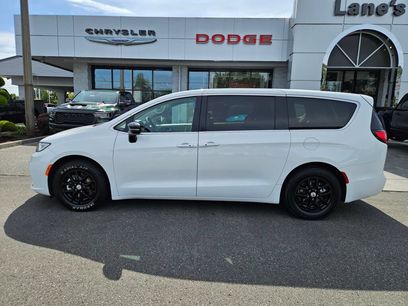Used 2024 Chrysler Pacifica Touring-L