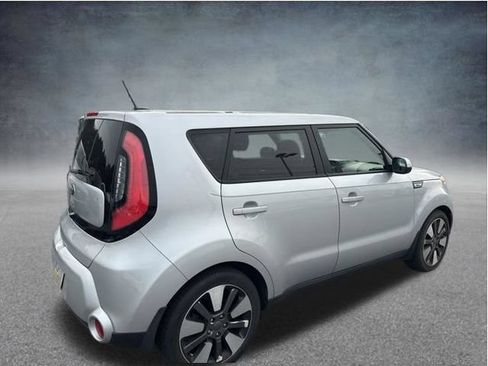 Used 2014 Kia Soul ! FWD image 8