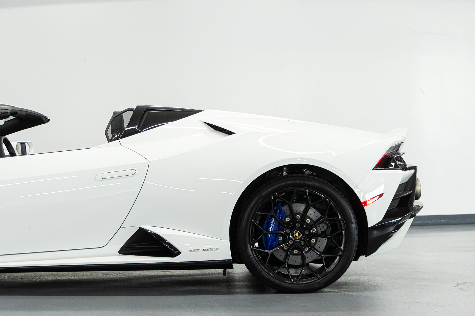 Used 2024 Lamborghini Huracan EVO AWD/4WD image 8