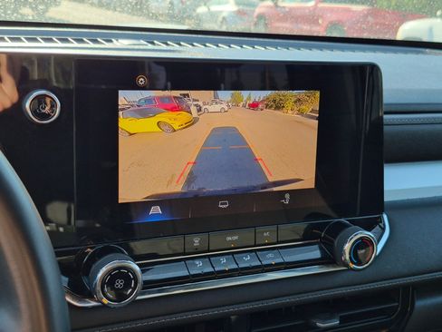Used 2023 Chevrolet Colorado LT AWD/4WD image 21