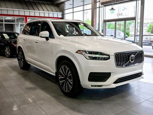 Used 2020 Volvo XC90 T5 Momentum w/ Protection Package Premier AWD/4WD image 3