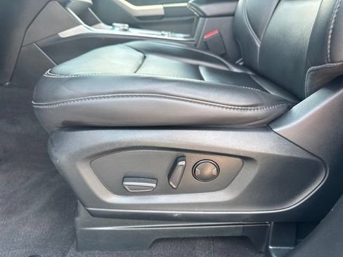 Used 2024 Ford Explorer XLT w/ Equipment Group 202A AWD/4WD image 19