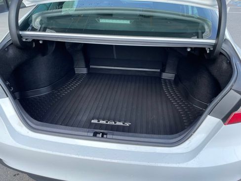 Used 2019 Toyota Camry LE FWD image 7