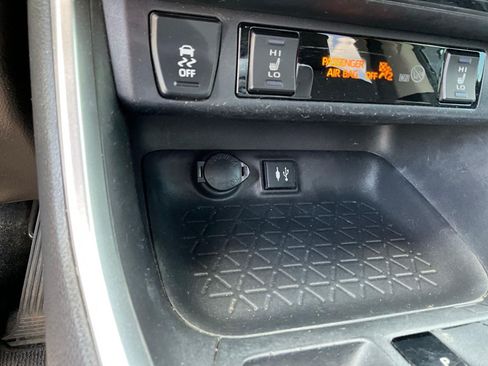 Used 2019 Toyota RAV4 XLE w/ Convenience Package AWD/4WD image 15