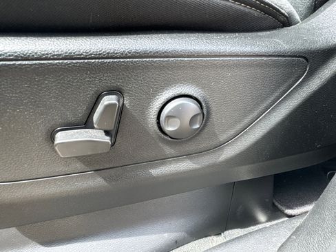 Used 2022 RAM 1500 Big Horn AWD/4WD image 11