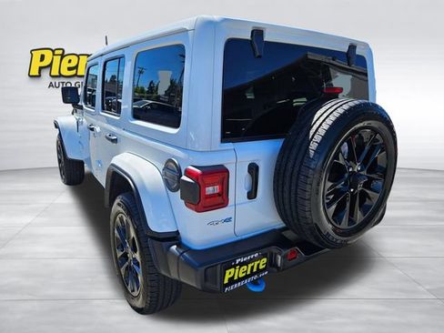 Used 2024 Jeep Wrangler Unlimited Sahara AWD/4WD image 3
