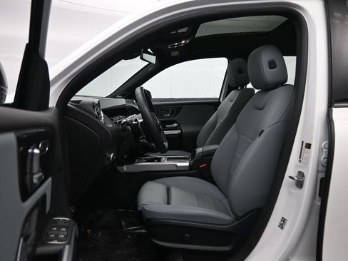 Used 2025 Mercedes-Benz GLB 35 AMG 4MATIC image 23