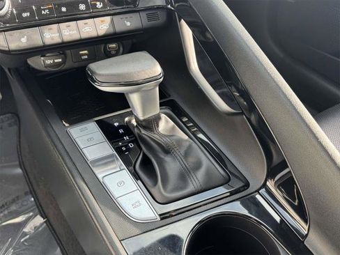 Used 2023 Hyundai Elantra Limited w/ Winter Weather Package image 28