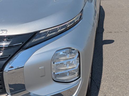 Used 2024 Mitsubishi Outlander ES AWD/4WD image 10