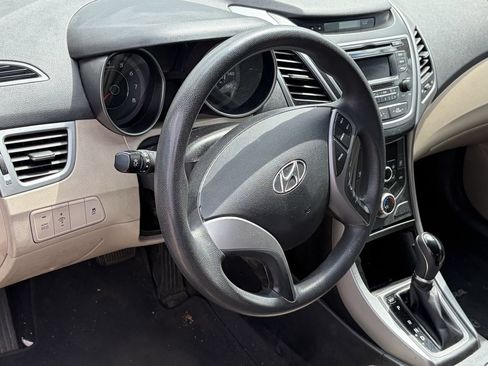 Used 2015 Hyundai Elantra SE FWD image 6