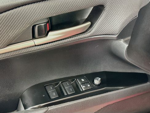 Used 2025 Toyota Camry SE FWD image 15