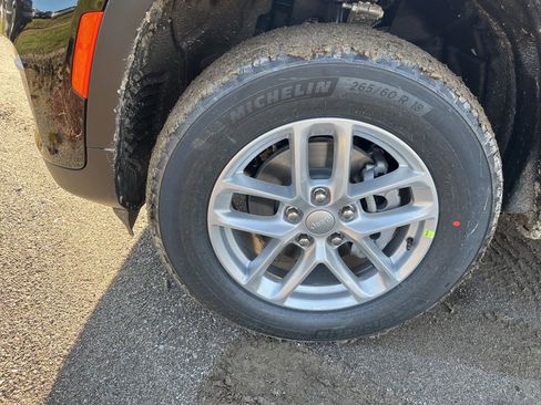 New 2025 Jeep Grand Cherokee Laredo X image 9