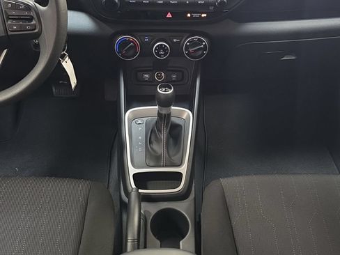 Certified 2025 Hyundai Venue SE FWD image 20