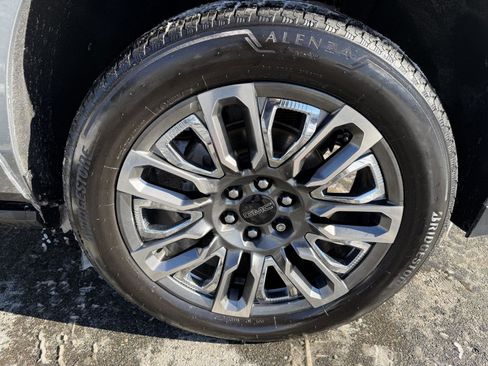 Used 2023 GMC Yukon Denali Ultimate image 9