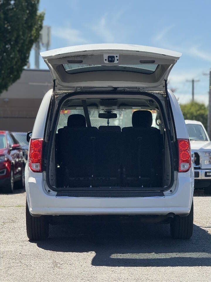 Used 2019 Dodge Grand Caravan SE w/ UConnect Hands-Free Group FWD image 5