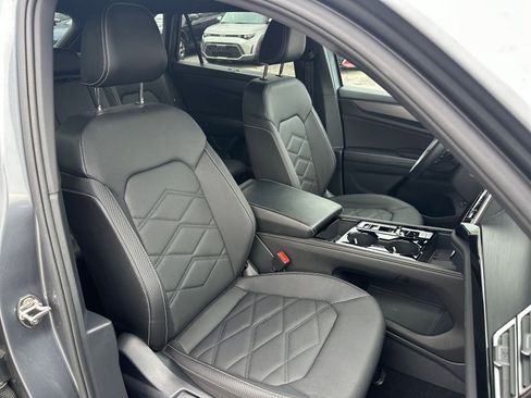 Used 2025 Volkswagen Atlas Cross Sport SE image 36