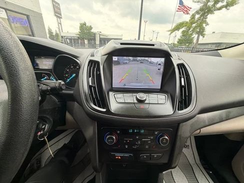 Used 2017 Ford Escape SE w/ Equipment Group 201A FWD image 21