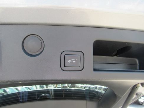 Certified 2025 Chevrolet Equinox ACTIV w/ Safety and Technology Package AWD/4WD image 32